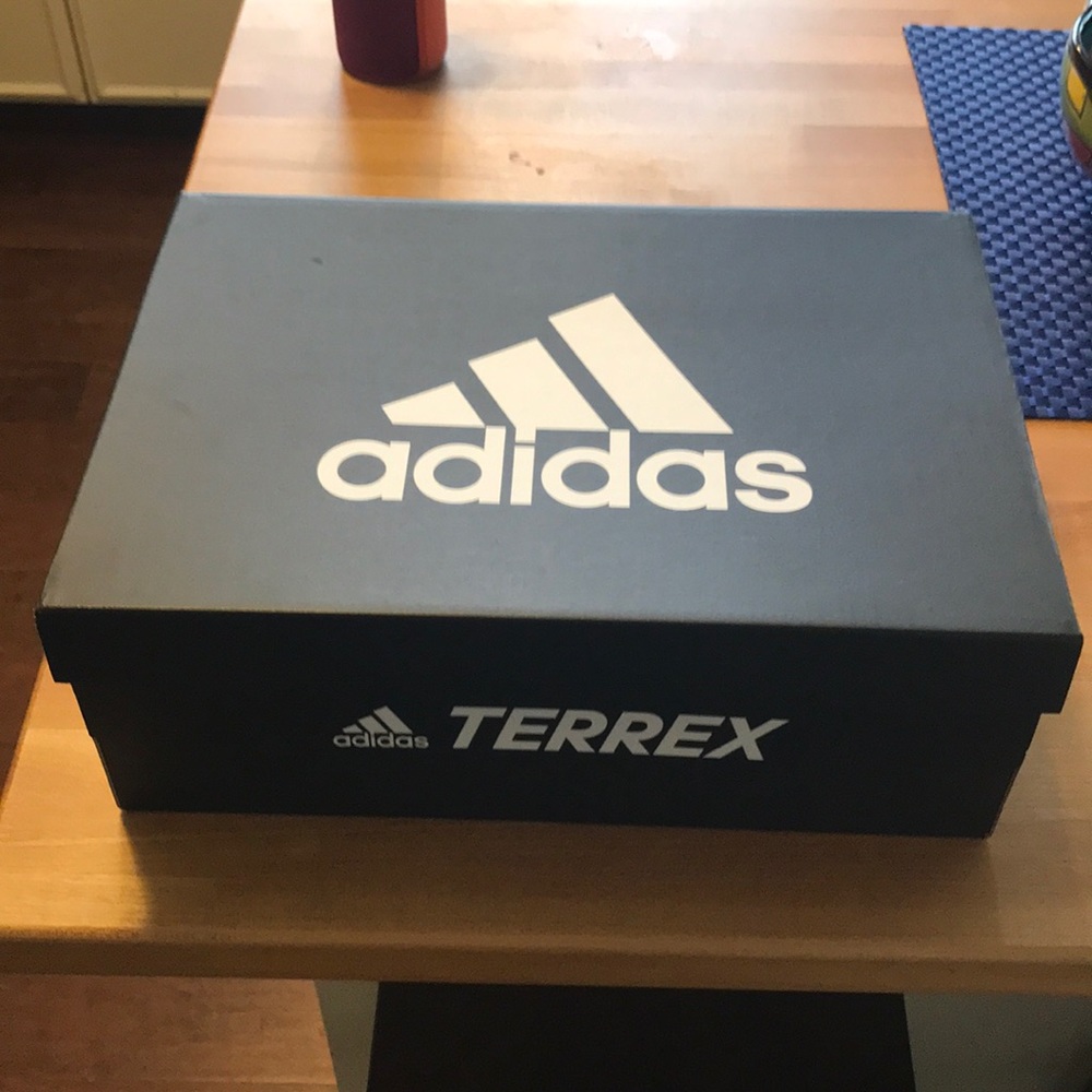 Adidas Terrex box with adidas stuffing paper
